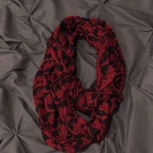 Infinity scarf with dogs
